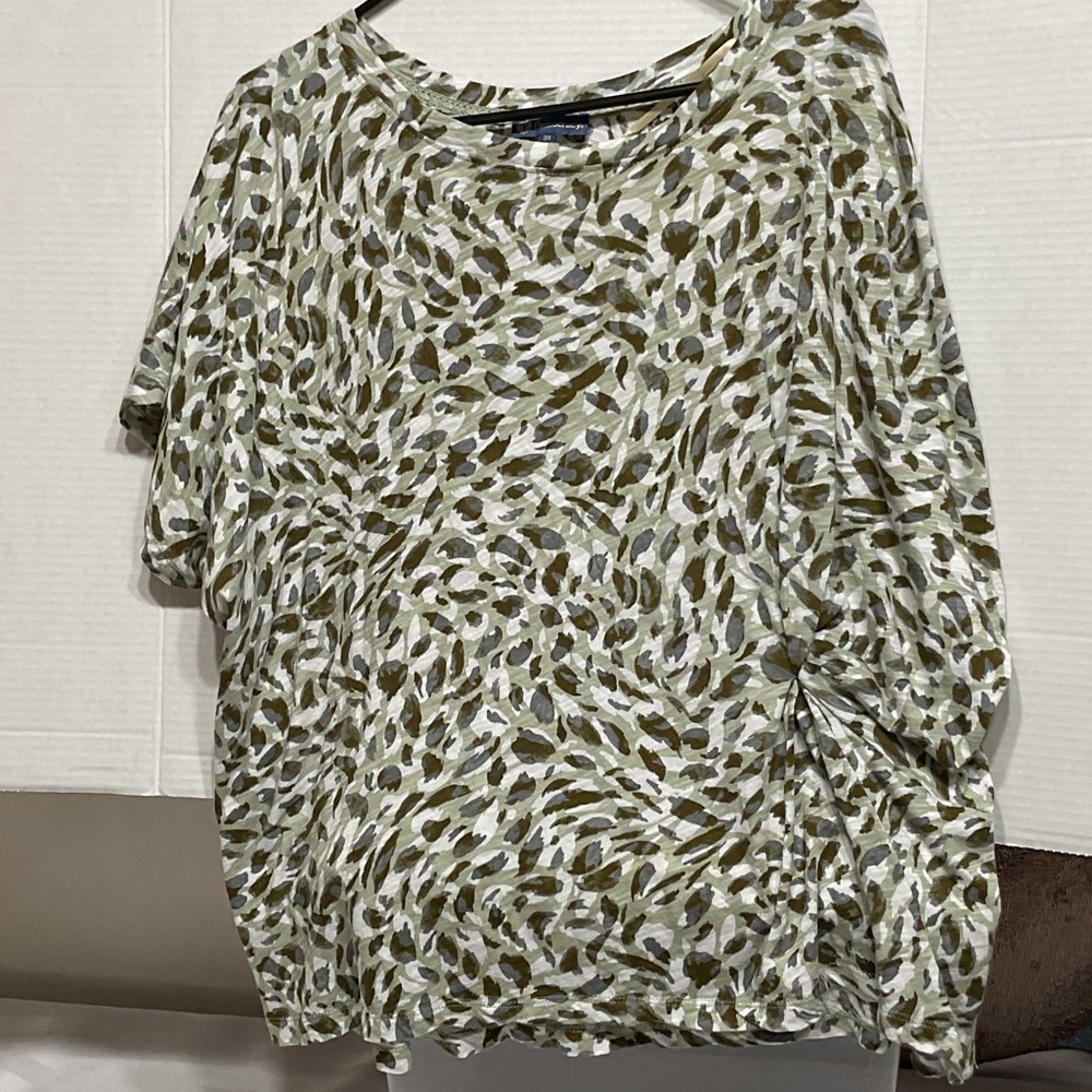 Democracy Olive and White Patterned Short Sleeve Top